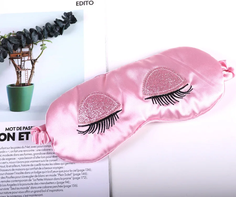 

Smooth Blindfold Adjustable Strap Sleeping Eye Mask for Travel, Nap, Natural Silk Sleep Mask Eye Mask with Eyelashes Patterns, Pink