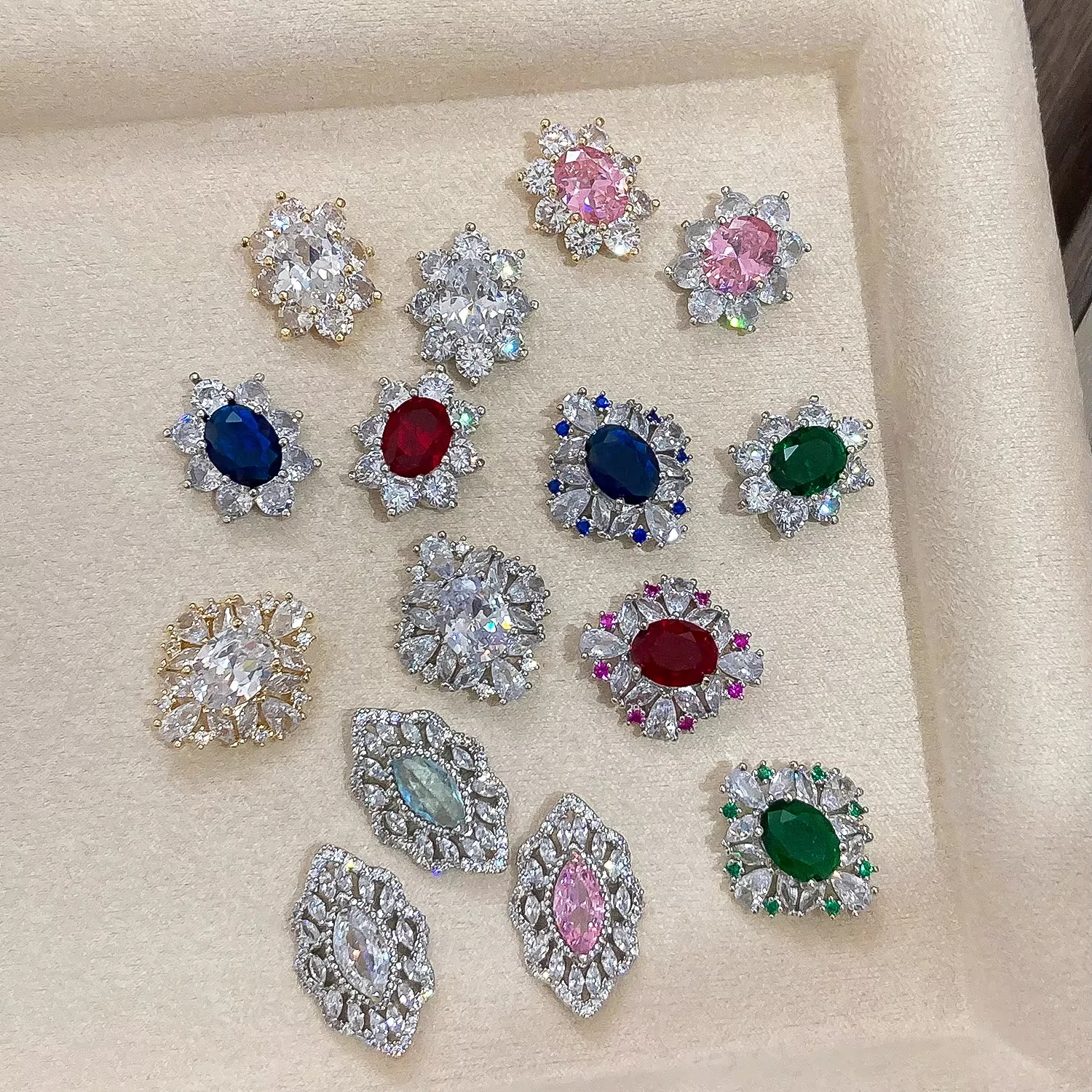 Gaoding Luxury 2025 3D Nail Accessories Sparkle Diamond Crystal Zircon with Retro Pigeon Egg Palace Armor Look Nail Rhinestones