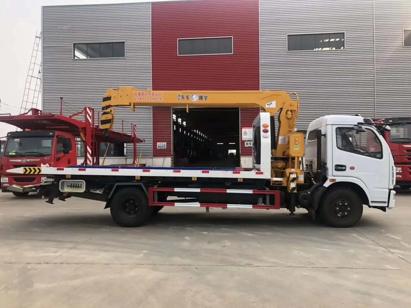 5 ton flatbed tow truck mounted crane
