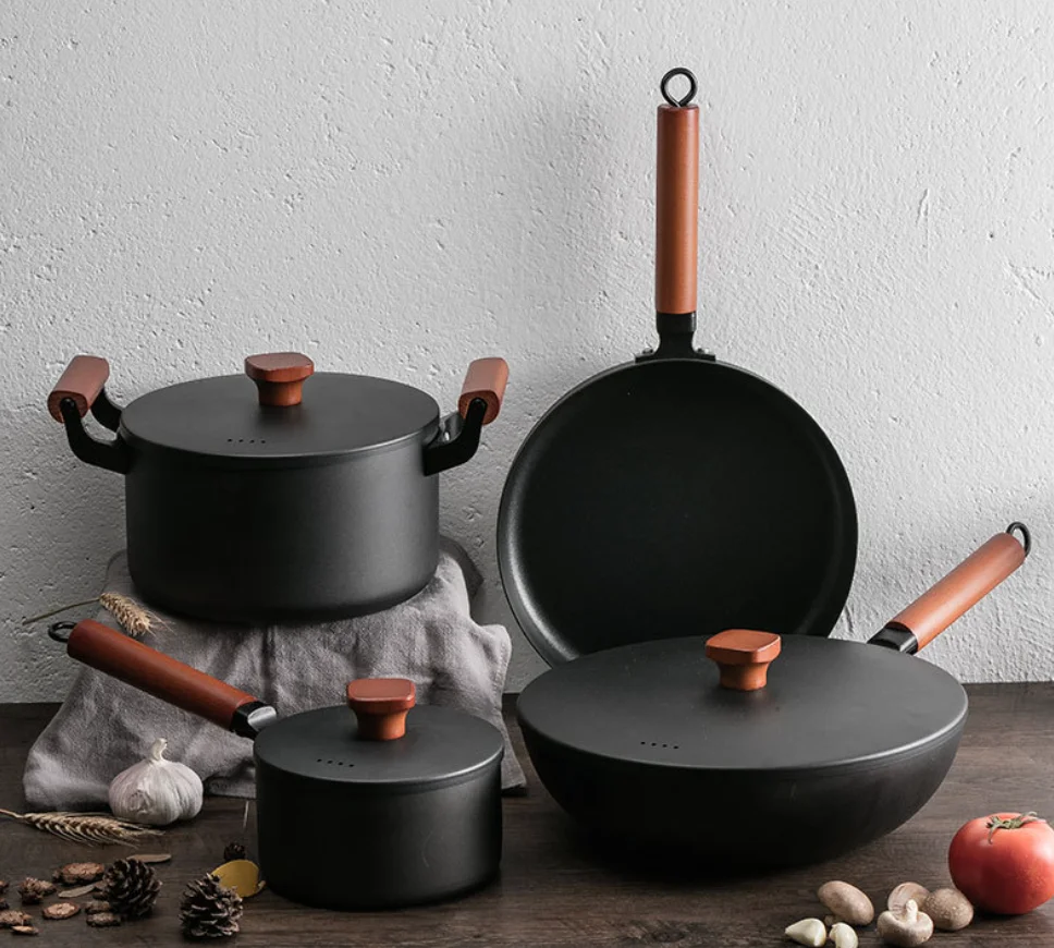 

Nordic Amazon Hot Iron Wok Set 4 piece non-stick pan Milk pot Large capacity cast iron fry panSoup wok Gift wok