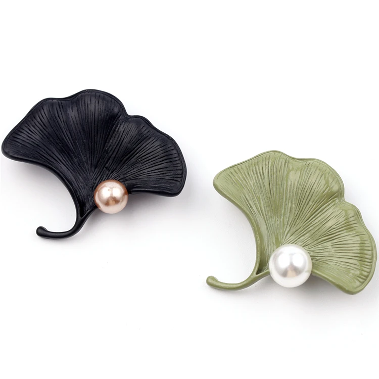 

Vintage Retro Ginkgo Biloba Leaf Brooches Plant Pearl Brooch Pin Elegant Dress Brooches For Women Badge