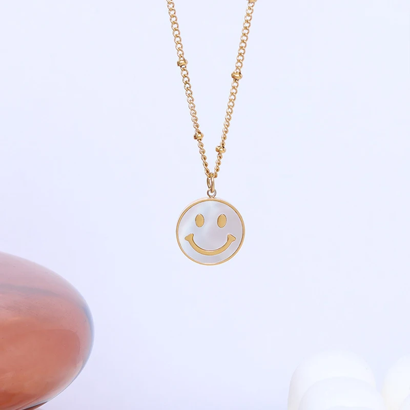 

Hot Selling 18K Gold Plated Stainless Steel Smiley Face Shell Pendant Necklaces For Women Smile Emoji Coin Necklace Jewelry
