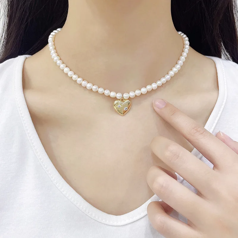 

Retro Romantic Light Luxury Three-Dimensional Peach Heart Pendant Natural Baroque Pearl Necklace Inlaid Diamond Niche Choker