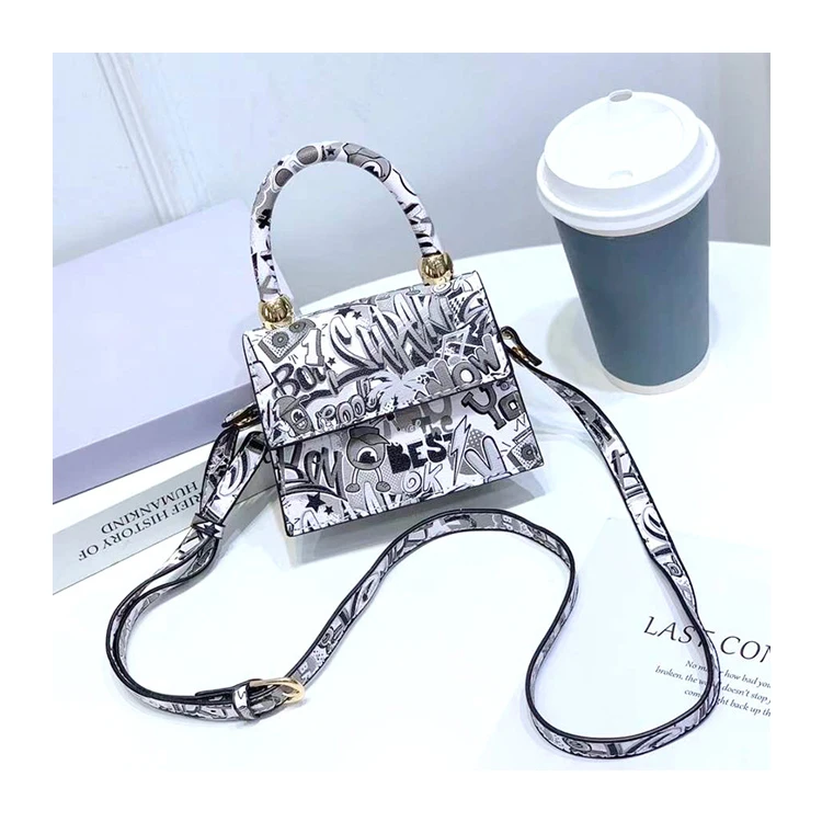 

2021Hot Sale personality trend messenger graffiti shoulder crossbody handbag