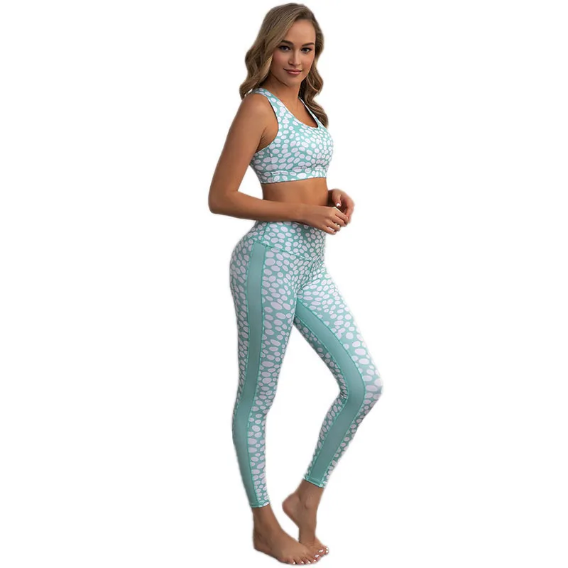 

2021 New style polka dot Knitted fabric two piece yoga set women butt lifting high waist leggings sport sexy bra