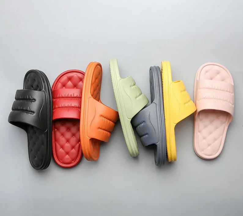 

Summer New Style Home Thick Bottom To Step On Comfortable Bathing Slippers For Men and Women