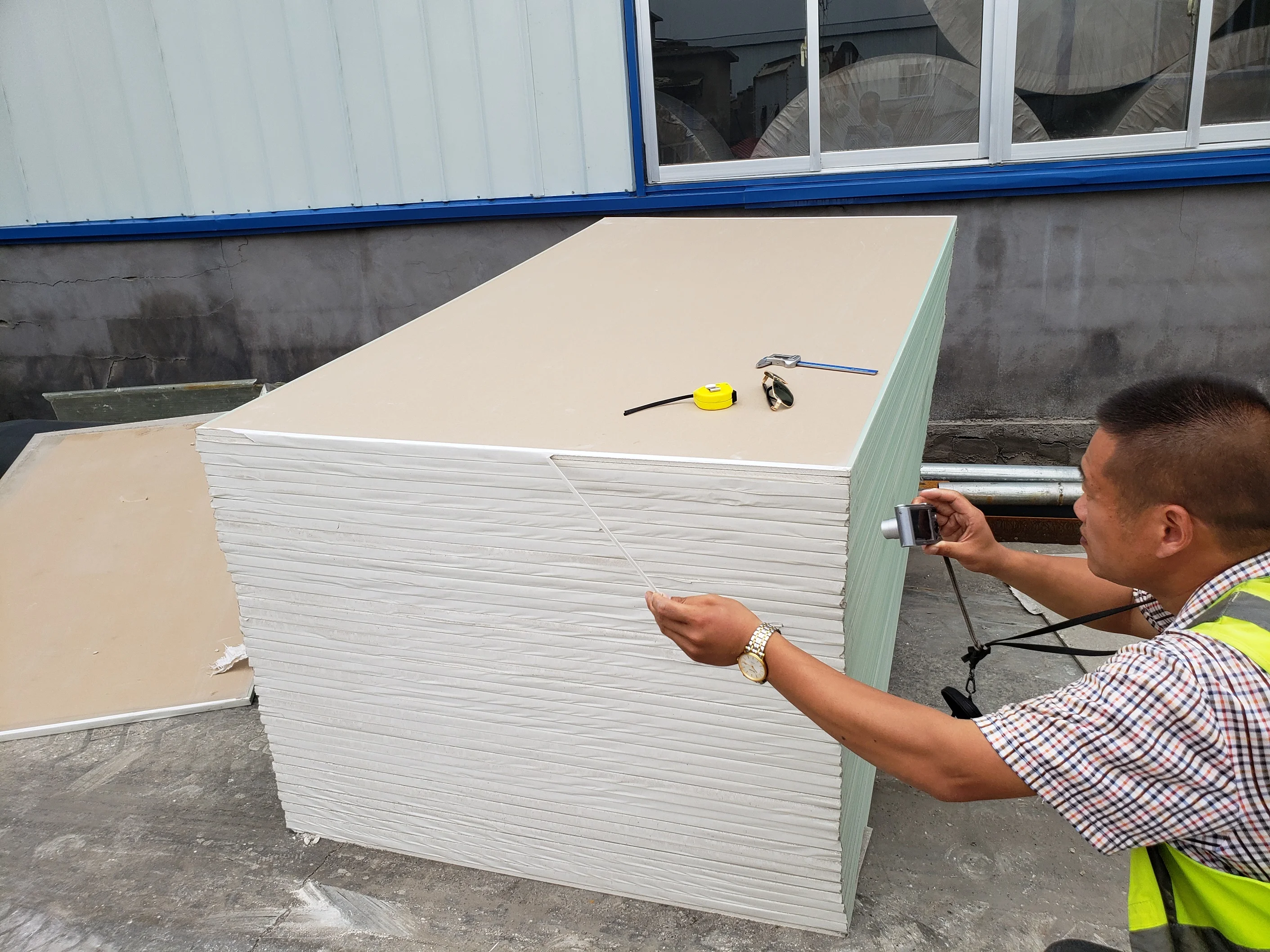 Fireproof Type 4*8ft Drywall Board Gypsum Plaster Board For Drywall Or