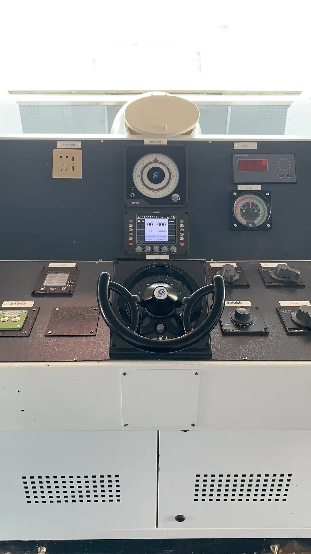 
Marine autopilot with steering stand VAP30 