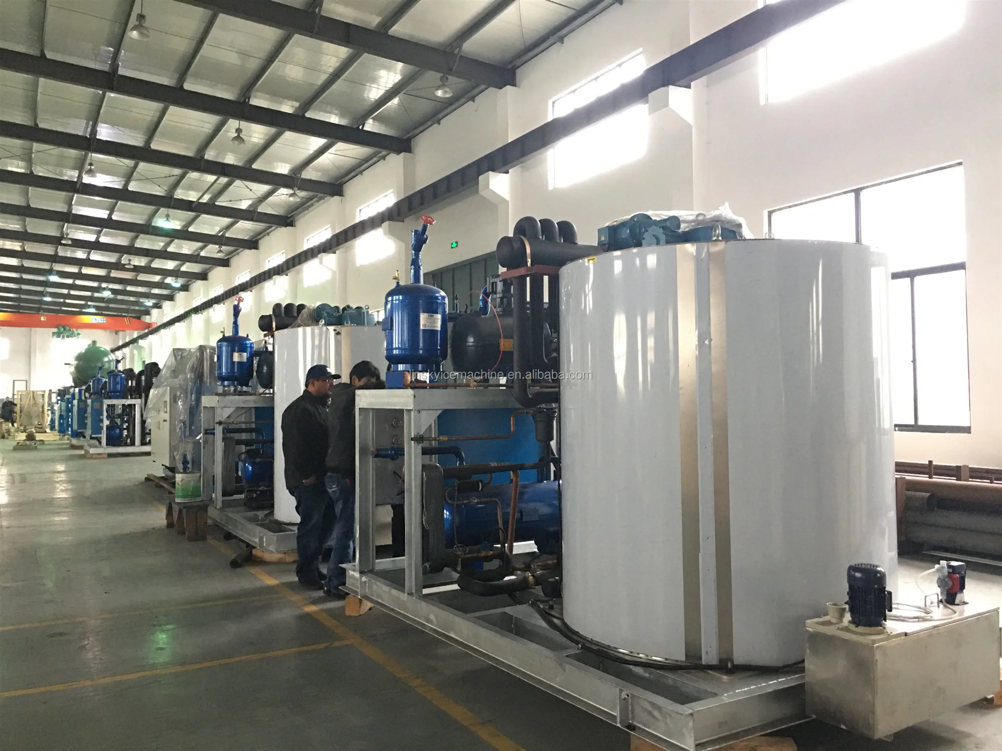 Производство пищевого льда. Промышленное производство льда. Цех по производству льда. Машина для изготовления сухого льда. Ледогенератор с прозрачным льдом.