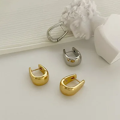 

Ins Popular 18K Real Gold Plated Oval Huggie Hoop Earring Irregular Geometric Chunky U Shape Huggie Earrings For Elegant Girls
