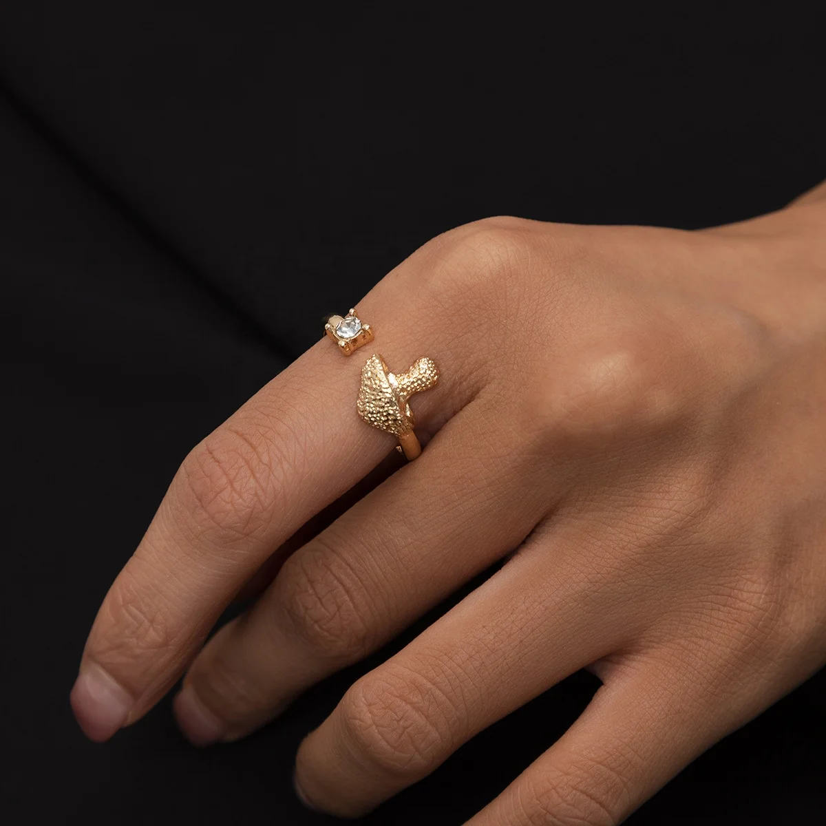 

Wonem's Retro simple small open ring with mushrooms, Gold/silver