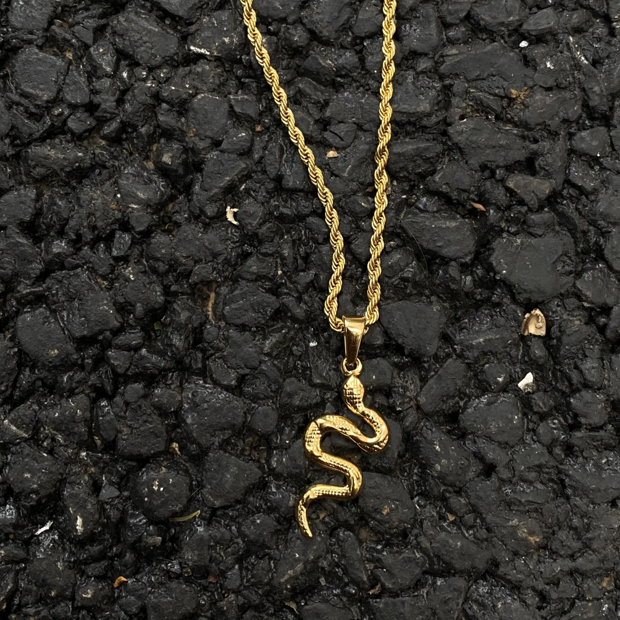 

2024 News Winter Unique Design 18k Gold Plated Water Resistant Serpentine Twisted Chain Snake Necklace For Women For Party