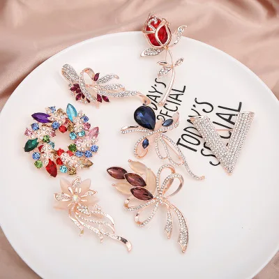 

2020 wholesale crystal fashion pearl flower butterfly women brooches pin custom, As pic