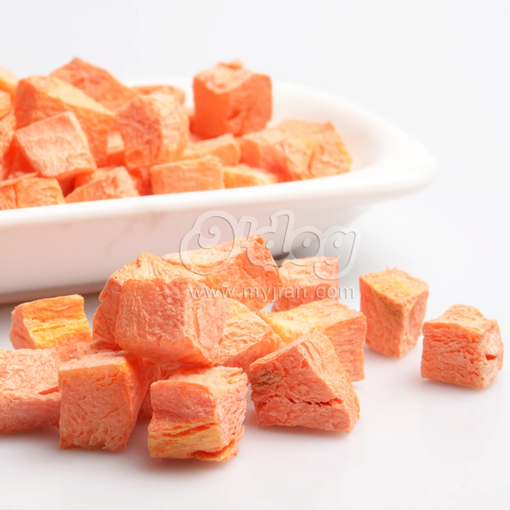 

Natural healthy Freeze-dried carrot cubes dehydrated dog treats freeze dried dog treats, Natural color