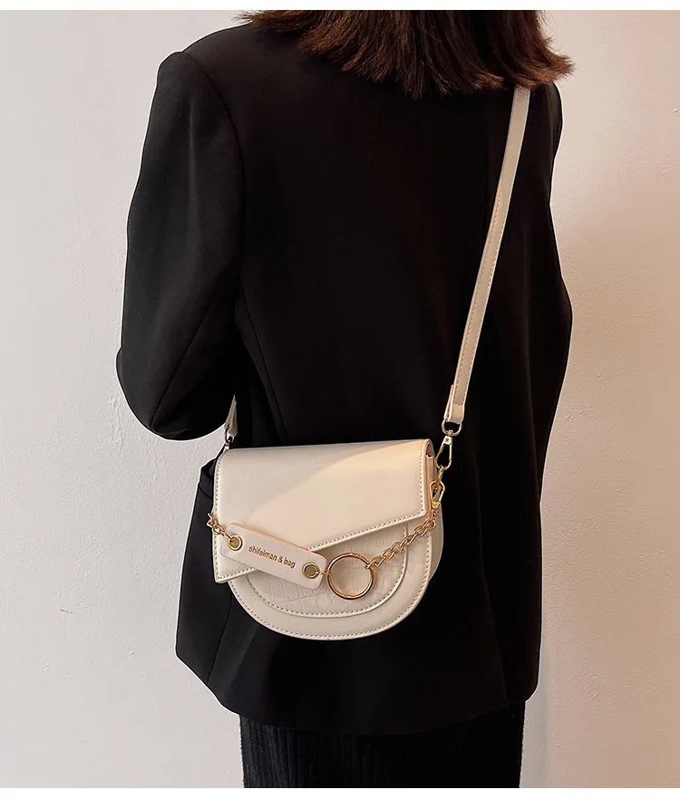 

2021 New simple retro letter chain saddle shoulder bag wholesale girls shopping wallet and phone handbags, 4 colors