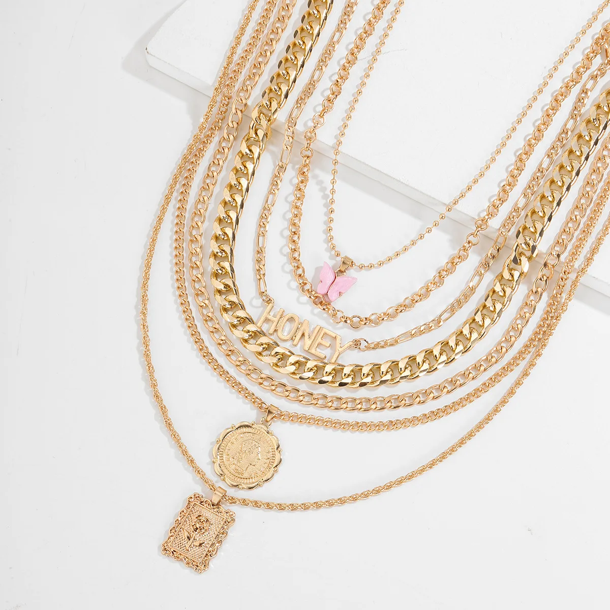 

2021 Sailing Jewelry Retro Butterfly Multilayer Rose Pendant Necklace Butterfly OT Buckle Multilayer Honey Pendant Necklace