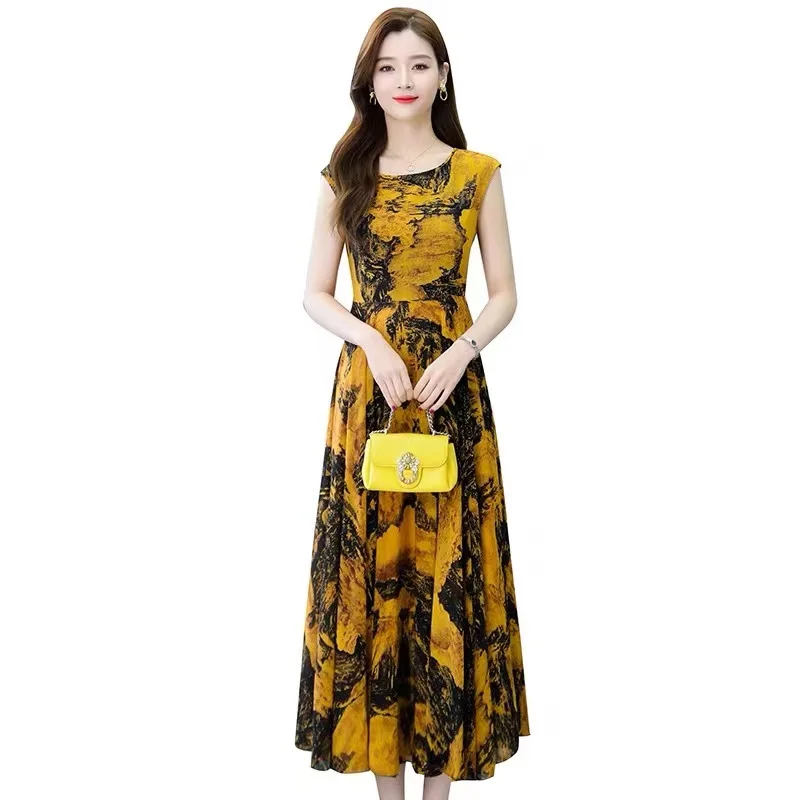 

Noble lady travel temperament floral dress female summer new style waist round neck short sleeve oversized ice silk long skirt, Shown