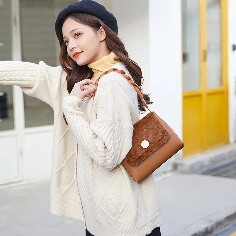 

2021 popular designer luxury furry handbags high quality and large capacity single-shoulder vintage bag for women and ladies