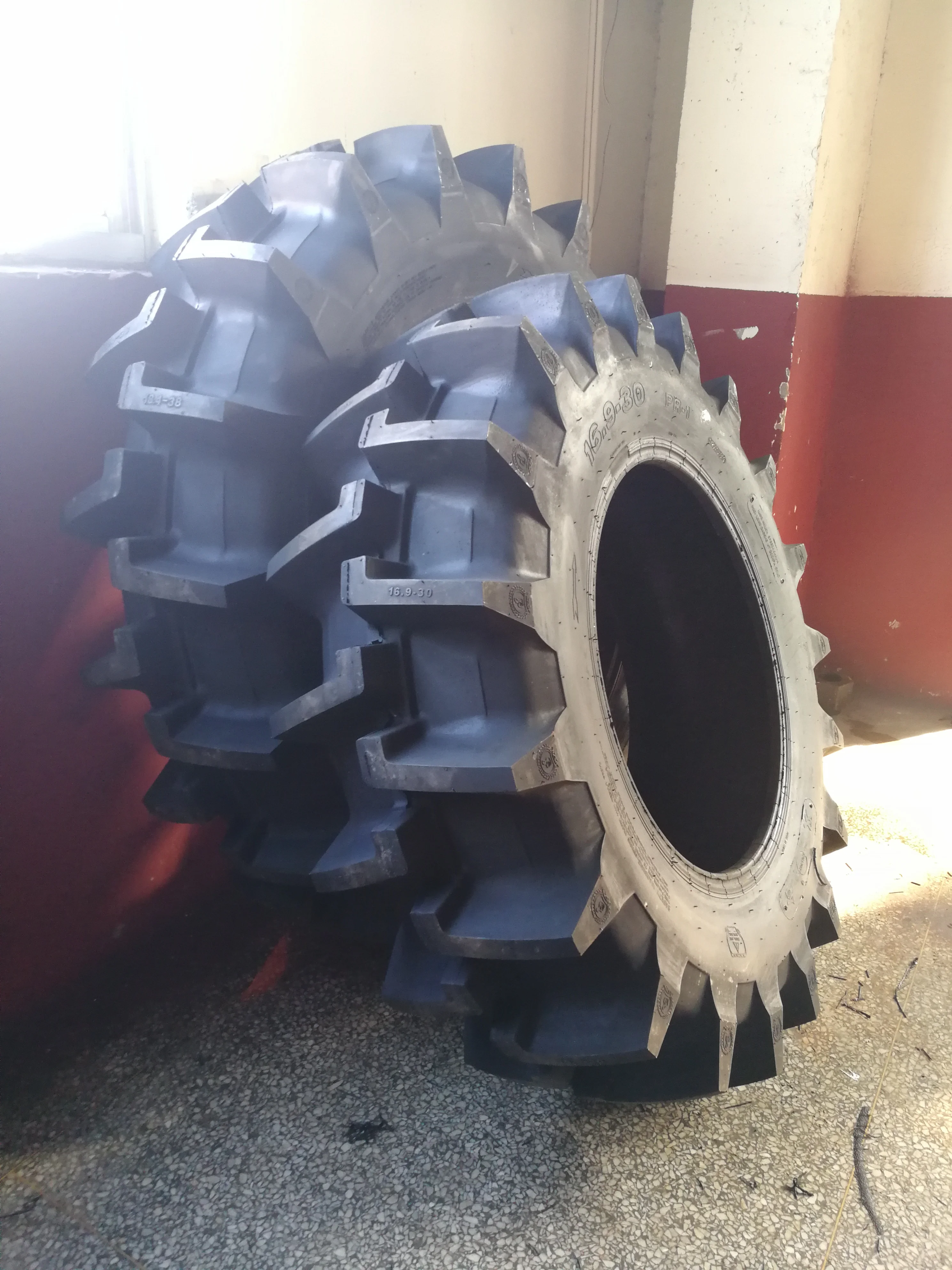 拖拉机轮胎 12.4-28 r1 月.4x28 12.4*28