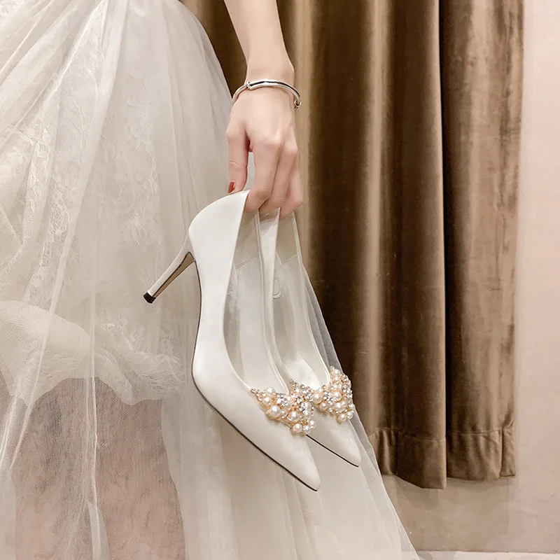 

2021 Fashion elegant pearl white bridal shoes women pointed toe thin heel pumps
