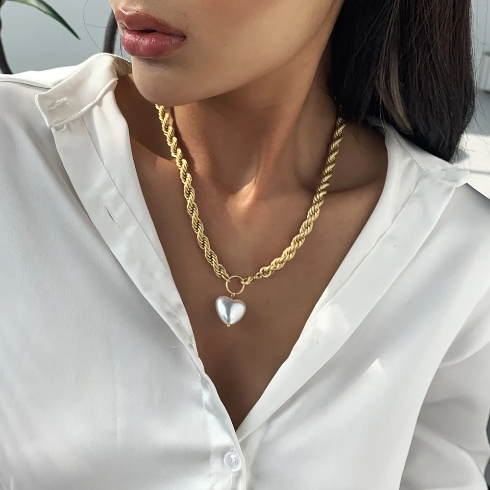 

Vintage Chic Gold Plating Chunky Twisted Rope Chain Heart Necklace Love Heart Pendant Pearl Necklace For Women
