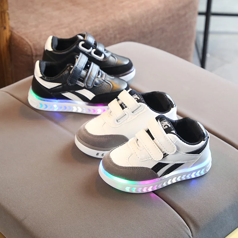 

2021 light shoes spring children's board shoes LED boys casual shoes Korean version, Picture