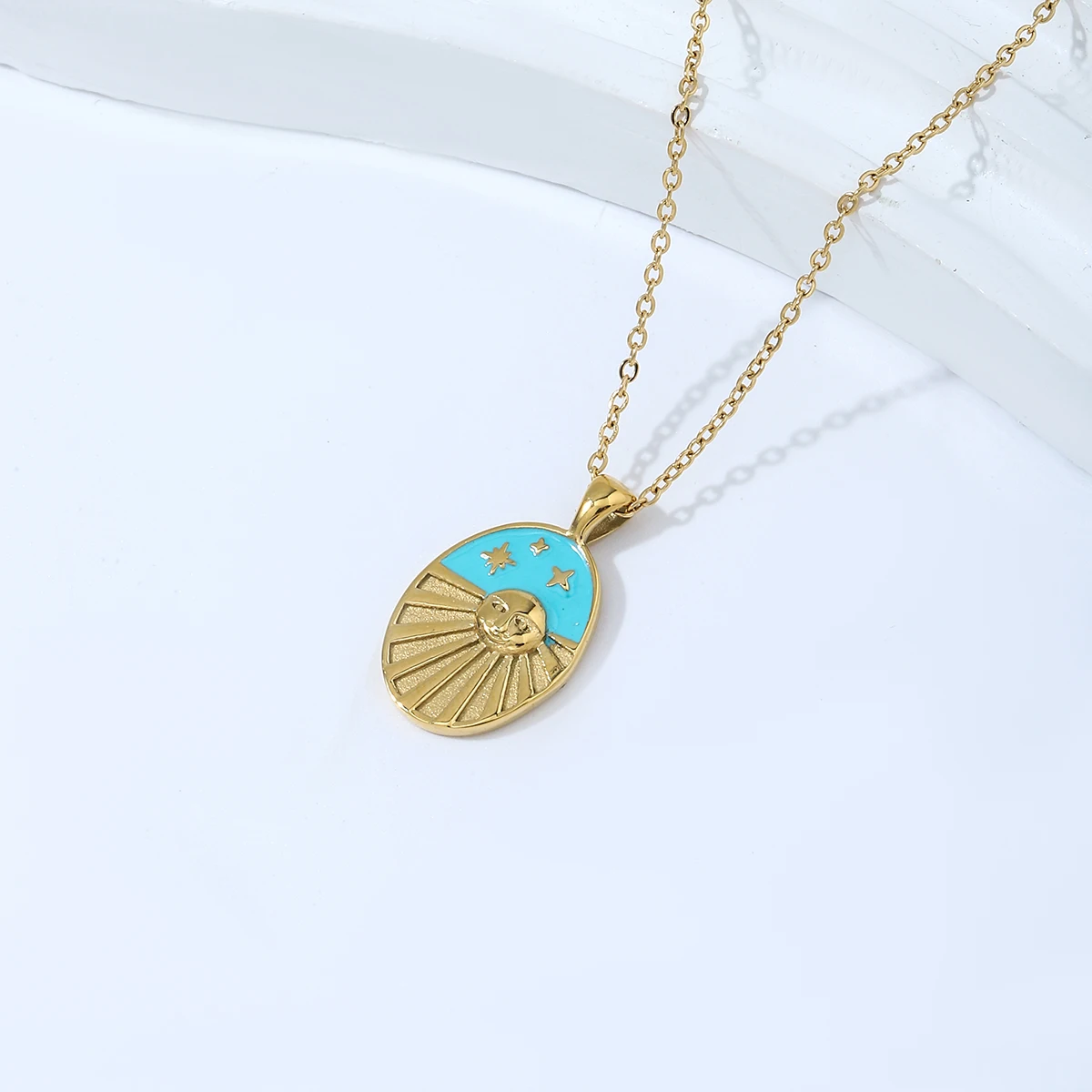 

Ruigang RGN2450 Tarnish Free 18K Gold Plated Stainless Steel Necklace Vintage Oval Shape Enamel Sun Star Design Pendant Necklace
