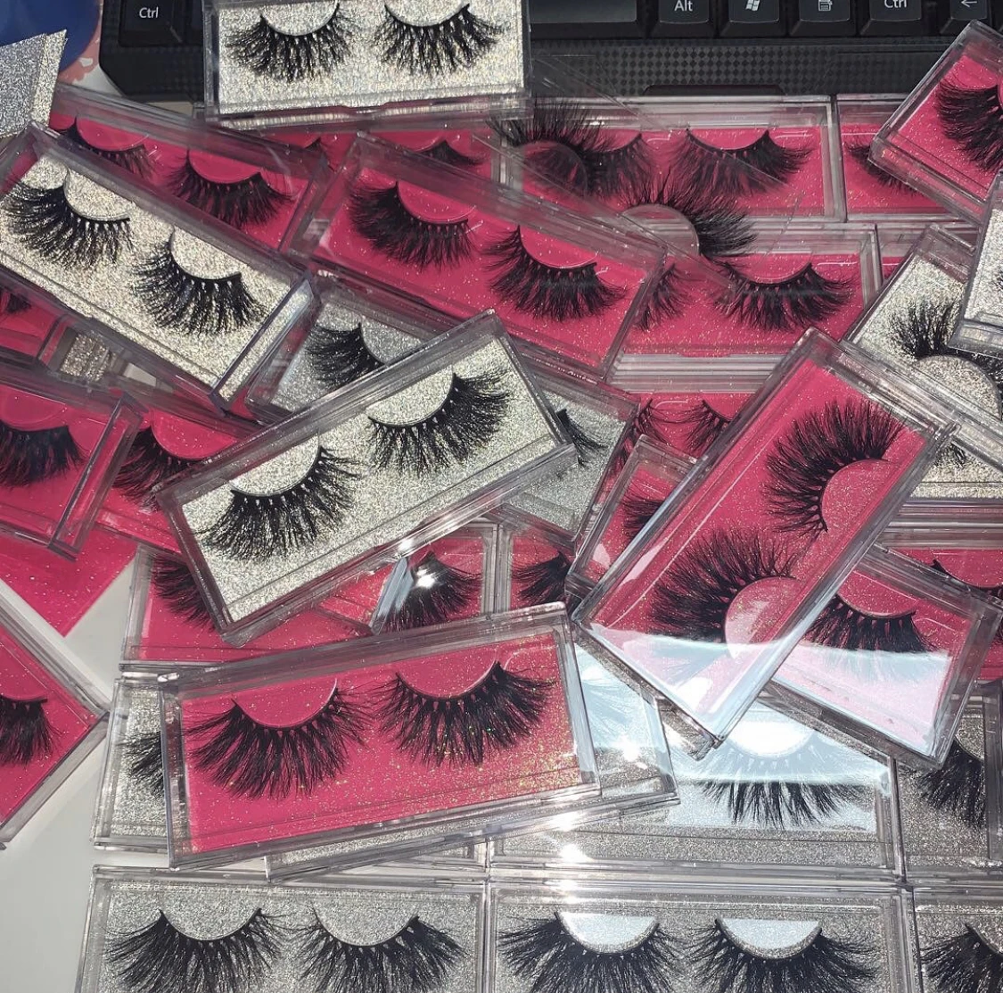 

Private label 25mm wholesale mink lashes hot sale eyelashes 2020