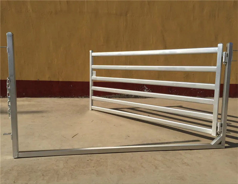 优质低碳钢丝产品牲畜围栏,绵羊围栏,羊围场围栏靠近羊门