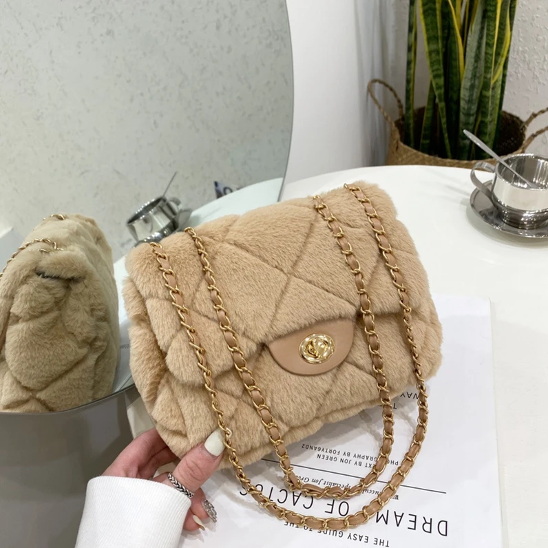 

XP1138 2020 new trendy plush bag wild chain messenger bag