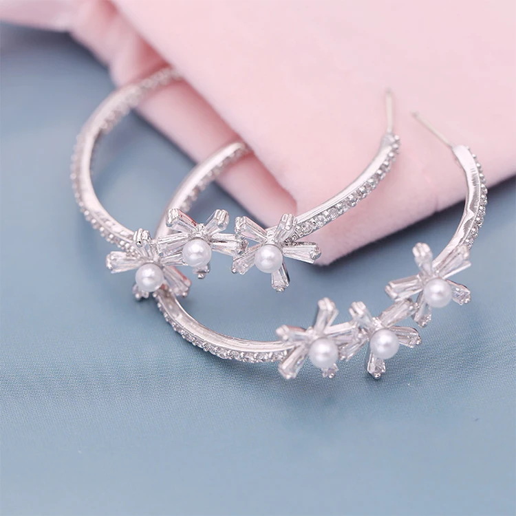 

Best Selling Global Sales Wholesale Custom Elegant Ladies Pearl Snowflake Earrings Fashion Pearl Snowflake Earrings
