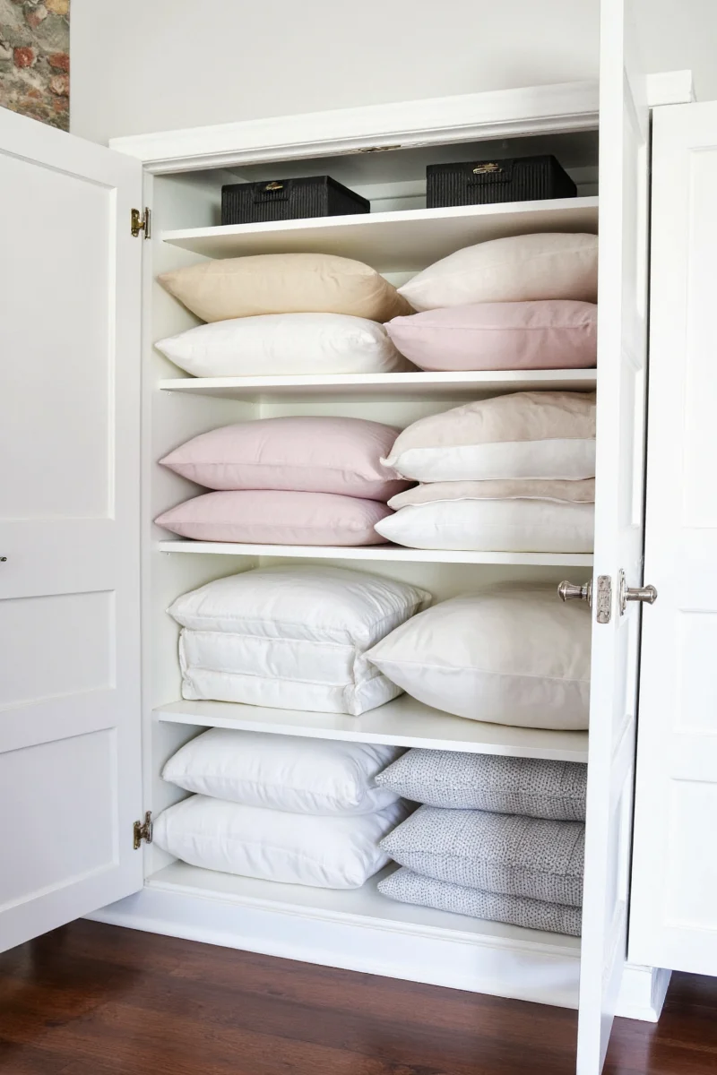 Linen-lined storage bench