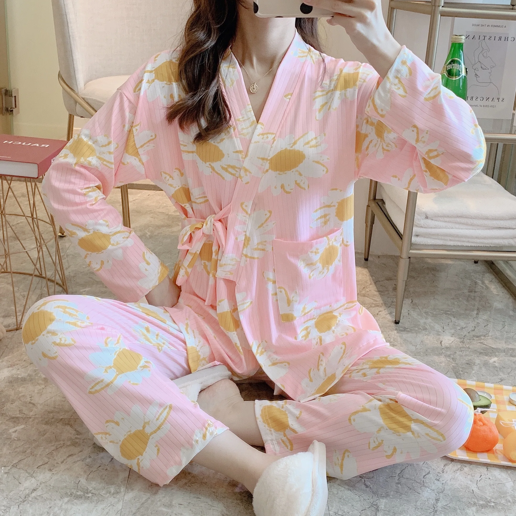 

Wholesale elegant sleepwear bathrobe sets and cartoon print pajamas women kimono