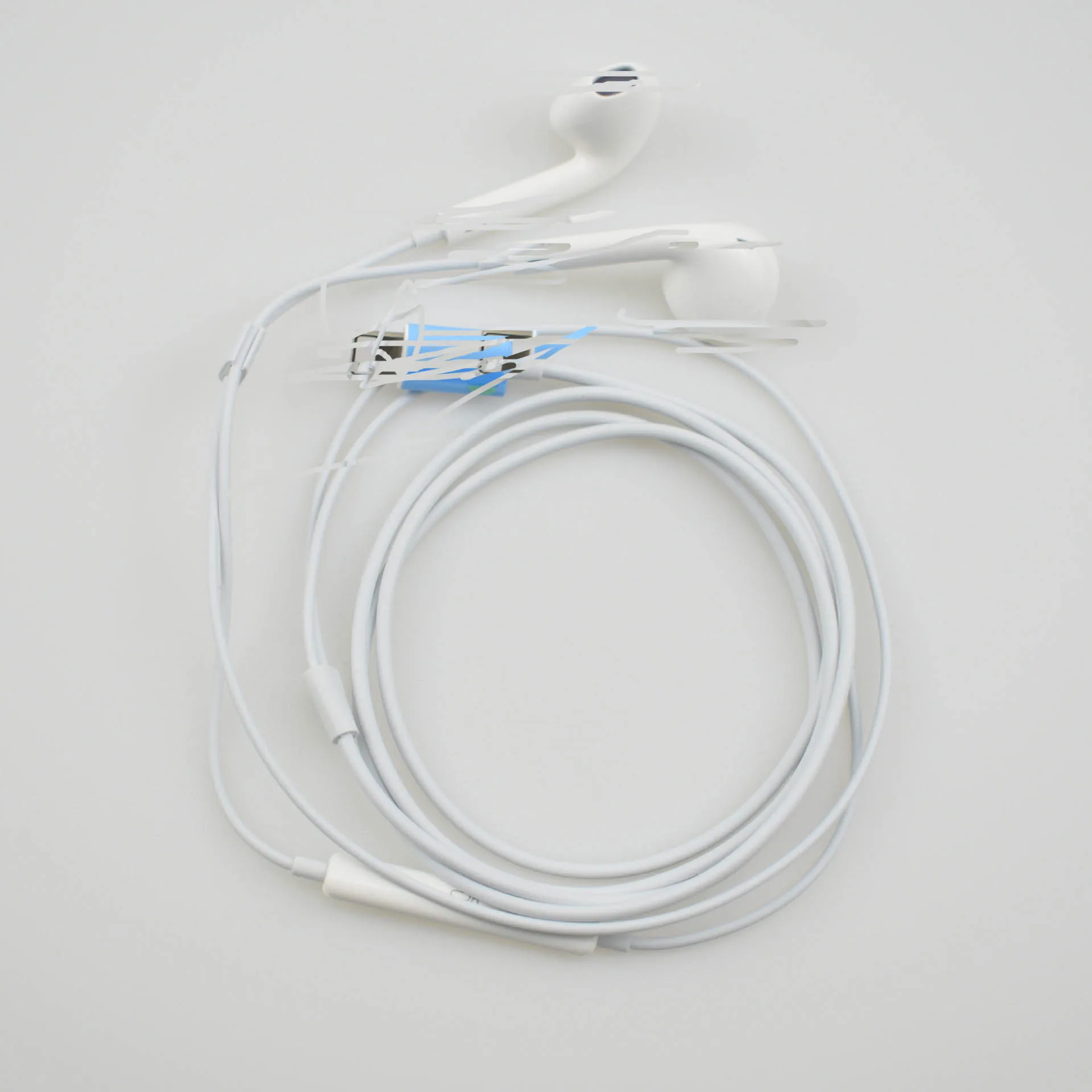 apple eaarphone 1.jpg