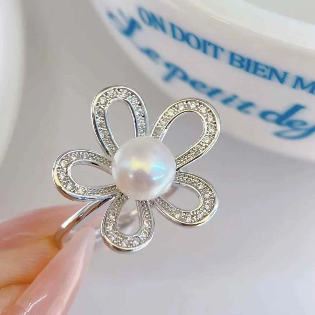 Adjustable Opening Five Leaf Flower Ring 6-7 mm Natural Freshwater Pearl Ring White Bread Pearl Jewelry Zhuji Pearl Girl