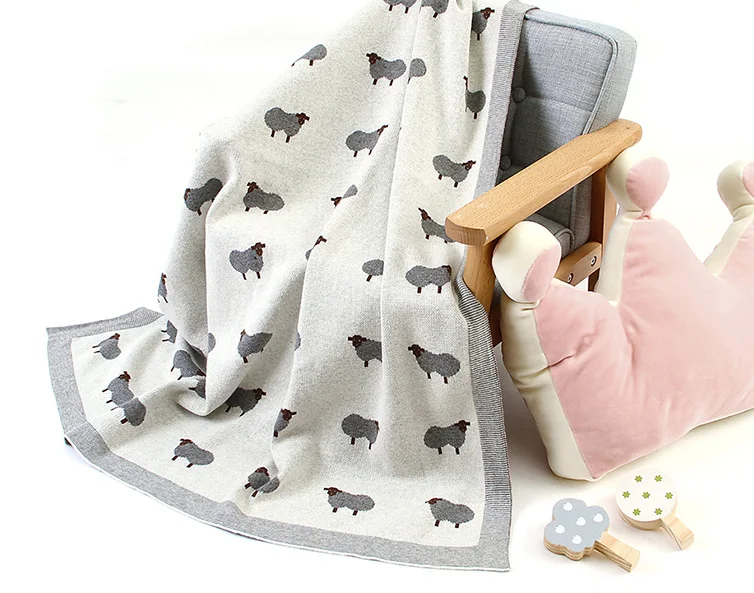 New hot selling knitted cotton blanket a good partner for baby sleeping soft and light baby blanket outdoor windproof blanket