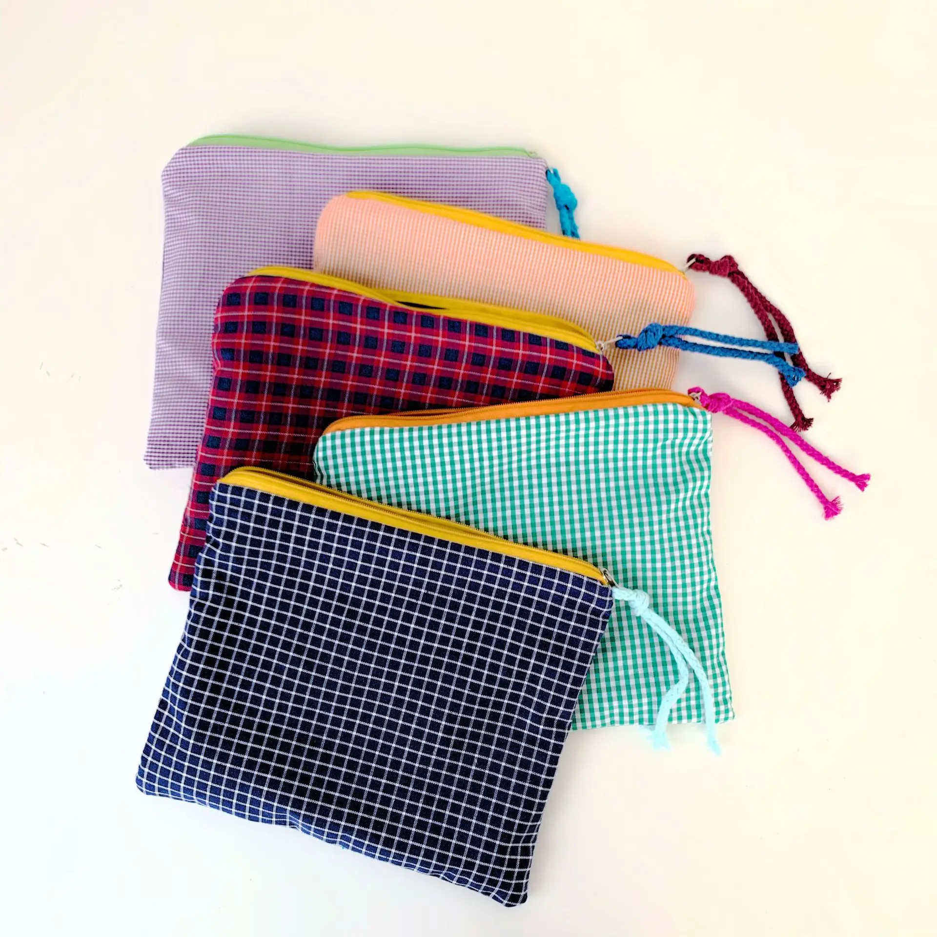 

2022 Latest Fashion Women Travel Make Up Bags Zipper Pouch Japan Style Female Toiletry Wash Bag Cotton Fabric Plaid Cosmetic Bag