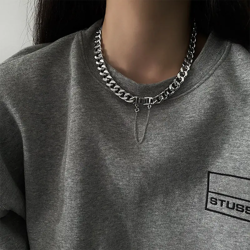

Hot Sale Punk Metal Shining Necklace Cuban Link Chain Necklace Silver Hip Hop Minimalist Necklace for Men Women