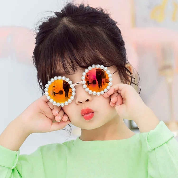 

DOISYER 2021 New design round handmade pearl diamond shades rhinestone kids sunglasses girls