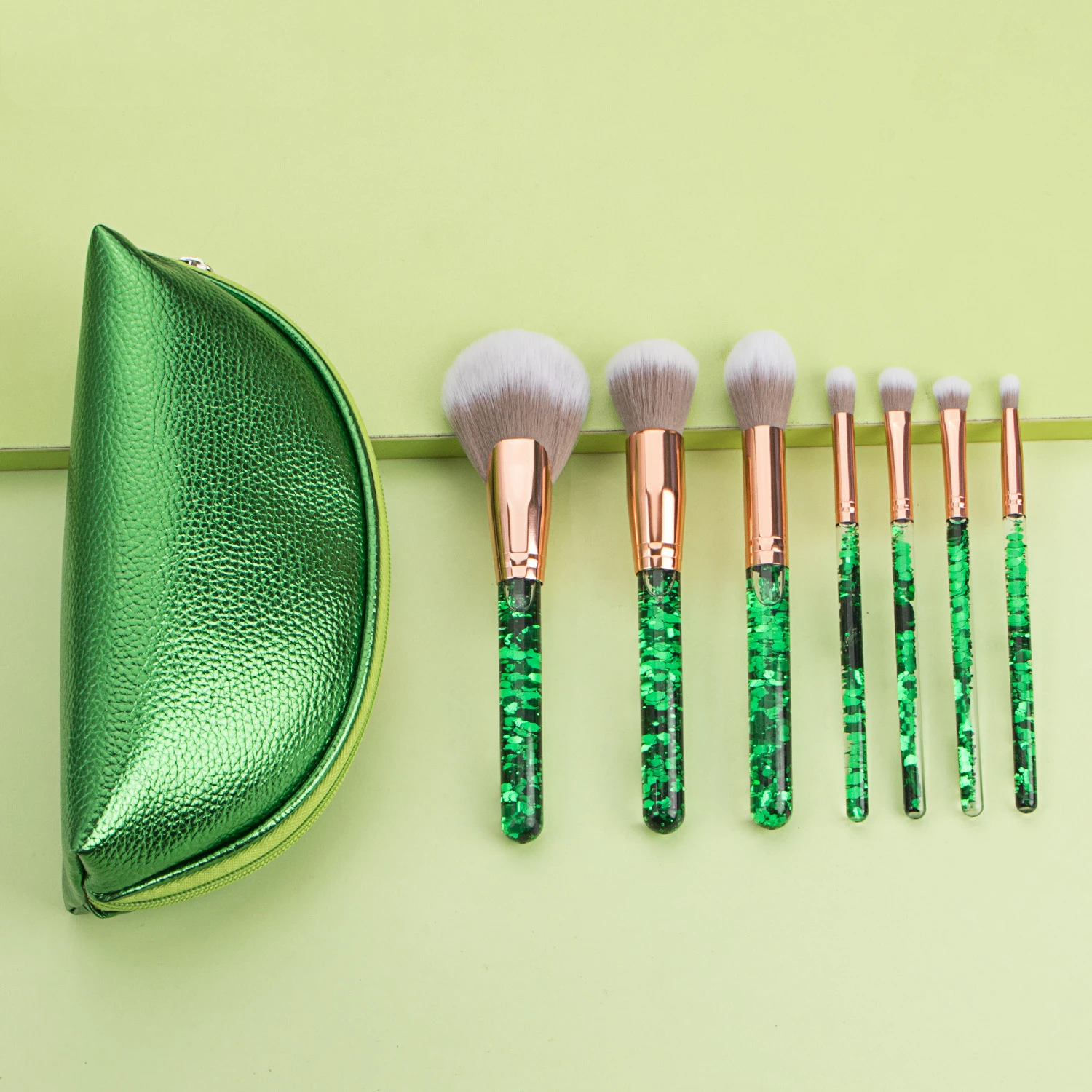 

2021 new liquid quicksand diamond sequin flash handle makeup brush set with bag