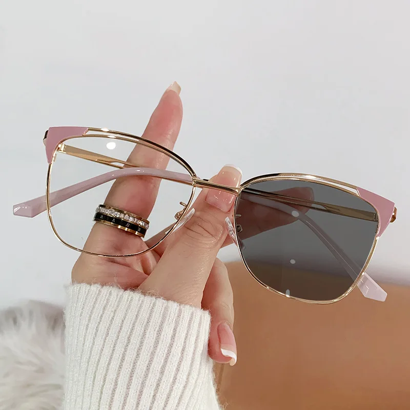 Cheap STOCK Fashion Cateeye Metal Frame UV400 Photochromic Anti-blue Light Computer Glasses Women Glasses Case Fast Delivery
