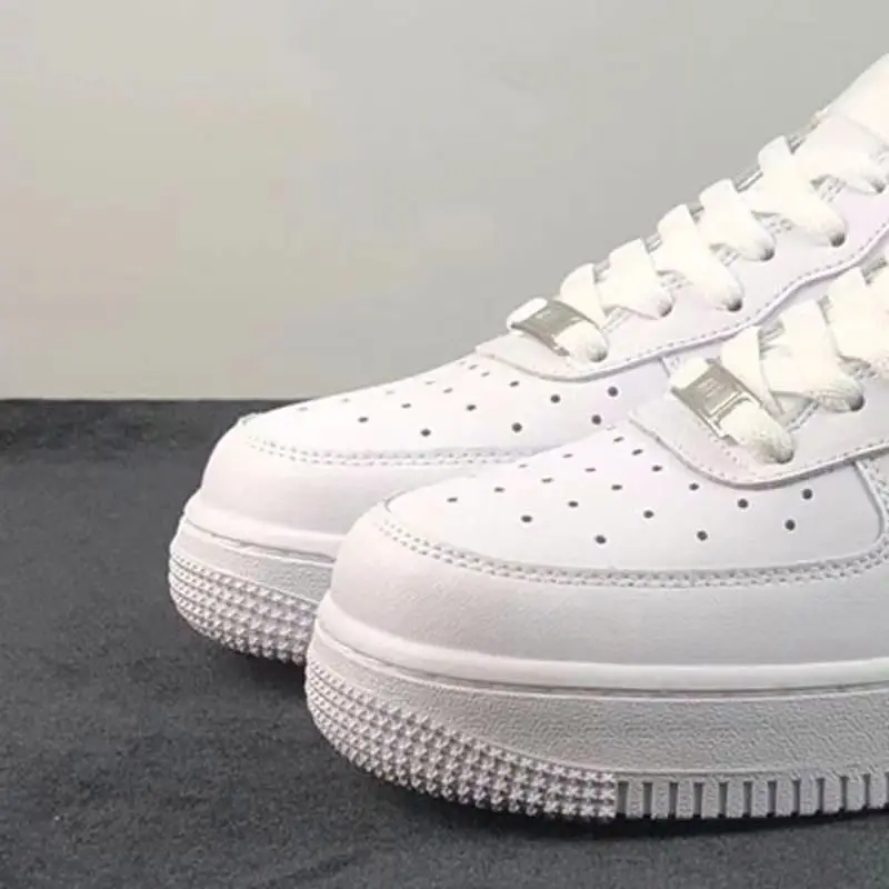 

Fashion High Quality Custom Logo Retro Rubber Basketball Shoes Alr force 1 Sneakers