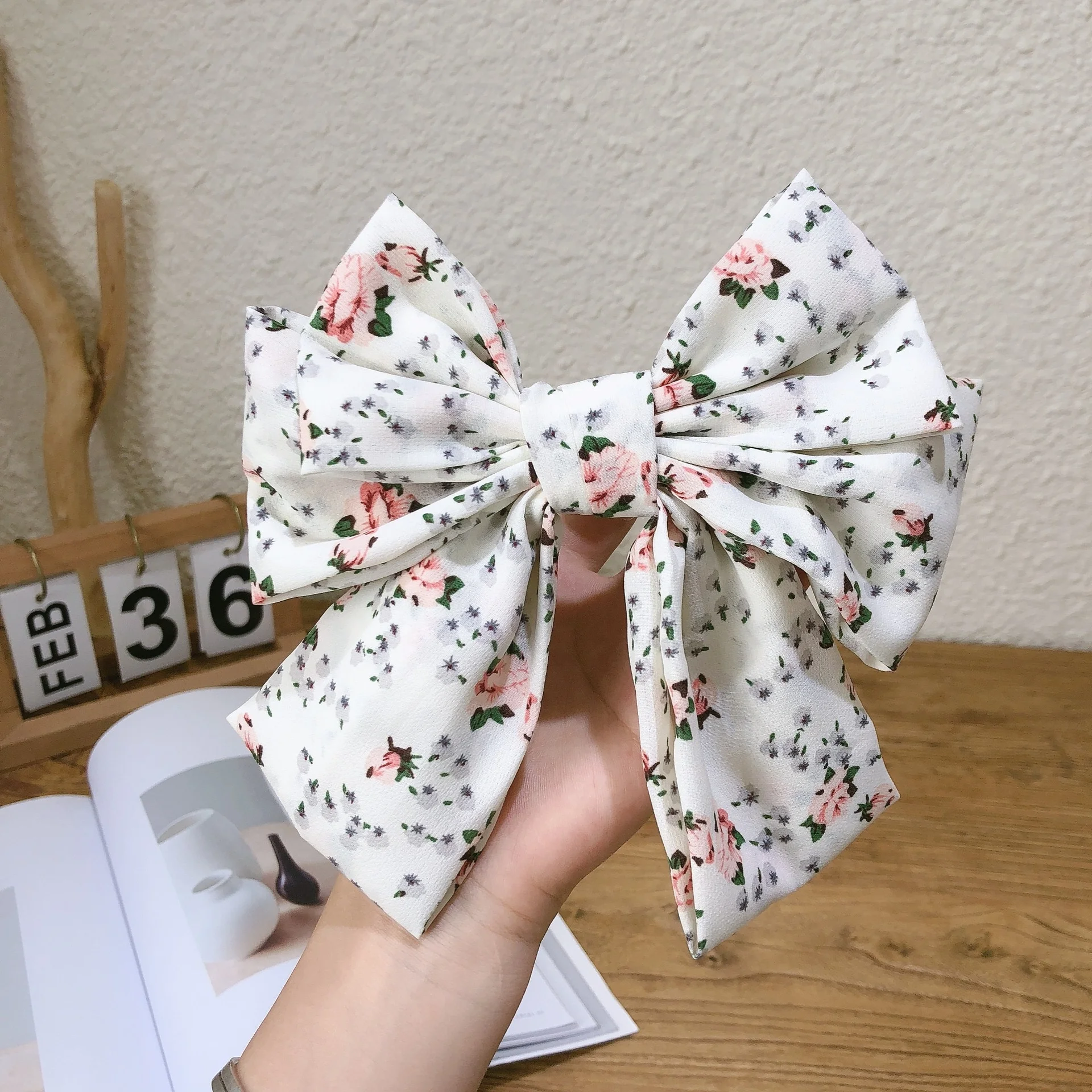

Korean Women's Bow Hairpin Fashion Floral Fabric Hairpin, Picture