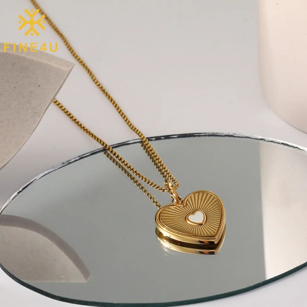 

2023 New Simple Fashion Women Jewelry Cubic Zirconia 14k Gold Plated Stainless Steel Heart Necklace