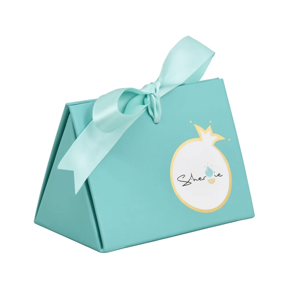 

Luxury green triangle candy box folding for wedding party favors gift box triangle hair packaging with ribbon