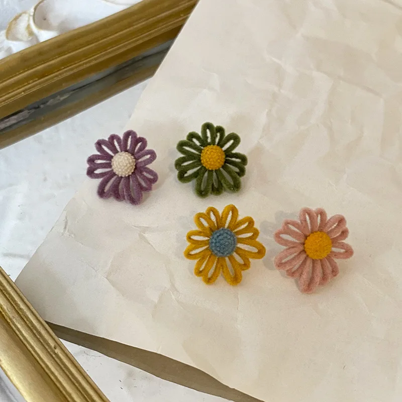 

JUHU New autumn and winter flocking small daisy earrings sweet color plush contrast flower asymmetrical ear clip jewelry, Colorful