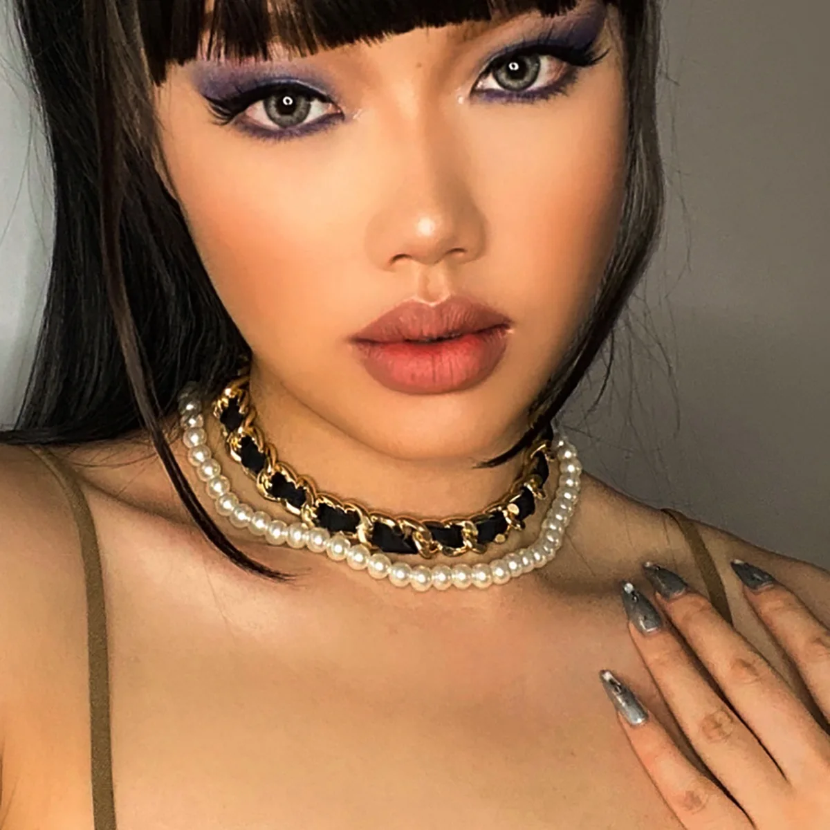 

Vintage Statement Short Clavicle Multilayer Pearl and Think Cuban Chain Collar Necklace Punk Metal Black Velvet Choker Necklace, Gold/silver
