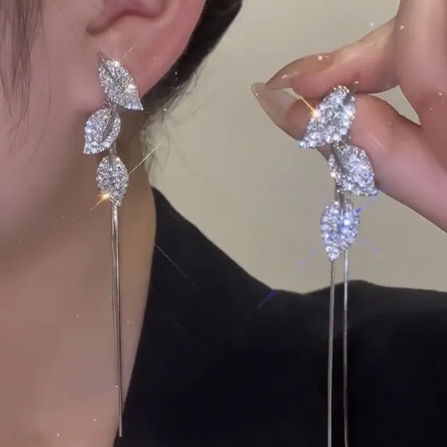 

Iced Out Zircon Leaf Thread Drop Earrings Bling Diamonds Leaves Tassel Earrings For Women Jewelry