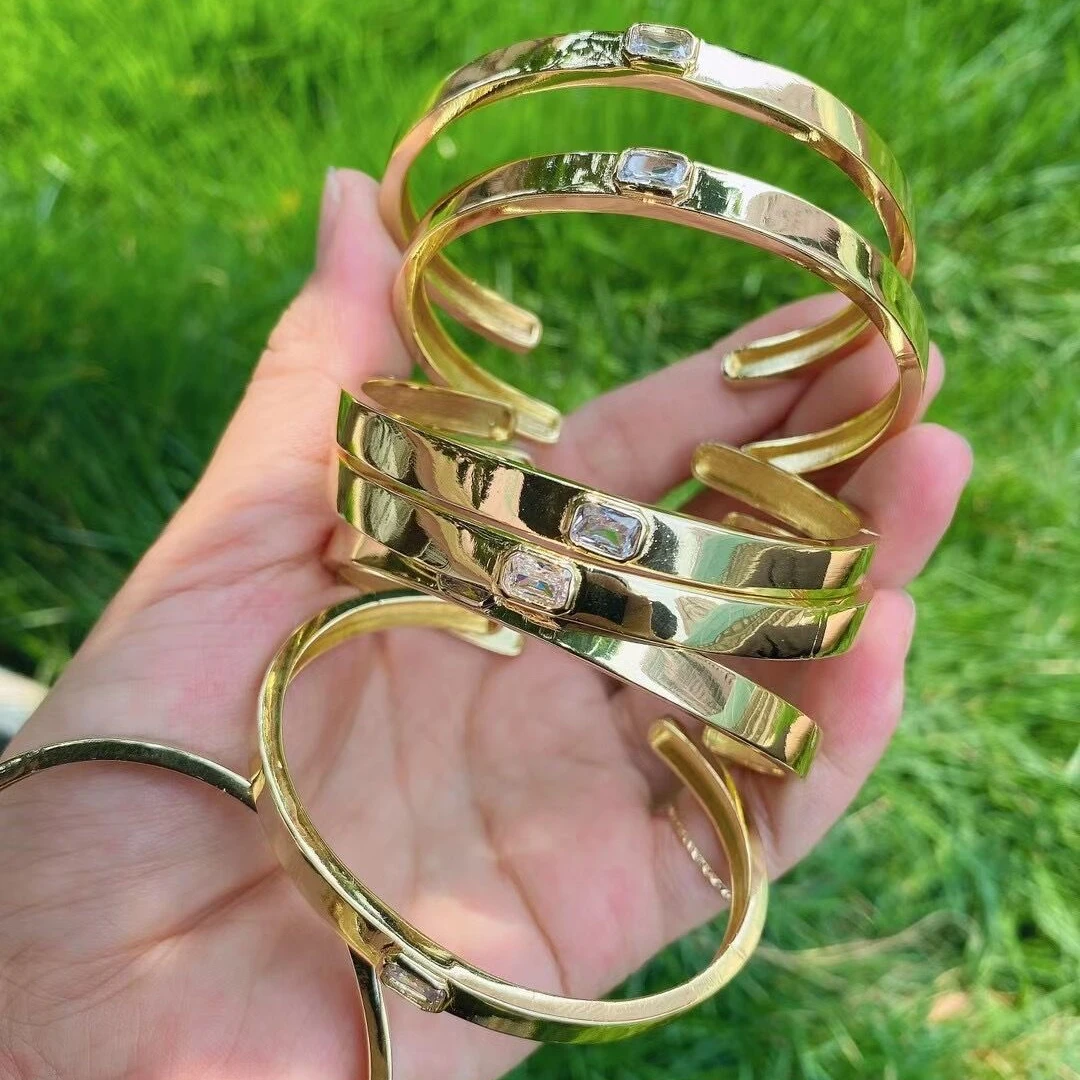

2021 wholesale 18k gold plated bangle design,brazalete de oro laminado, big rectangle diamond stone minimalist bracelet jewelry