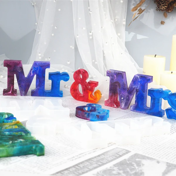 

S1020 large letter Mr and & Mrs resin silicone mold for take decoration, Random